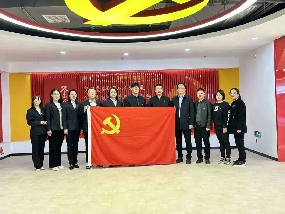 【黨建園地】鄭投產業園黨支部與鄭房測繪黨支部開展“支部手拉手”主題黨日活動