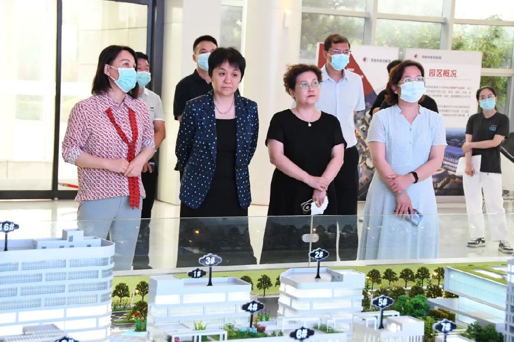 二七區政協主席喬琳一行蒞臨鄭投科技創新園調研指導