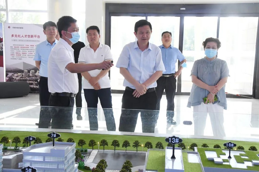 鄭州市二七區委副書記、區長虎榮鑫一行蒞臨鄭投科技創新園調研指導工作