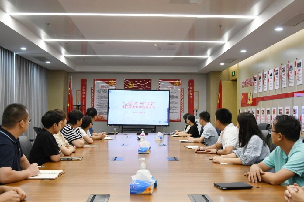 【黨建園地】鄭投產業園黨支部開展“心系國防 共筑長城”全民國防安全教育學習活動