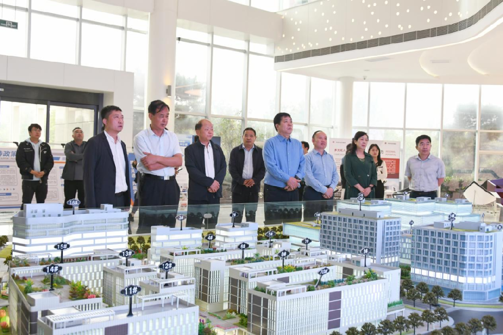鄭州市人大常委會副主任宋書杰一行蒞臨鄭投科技創新園調研