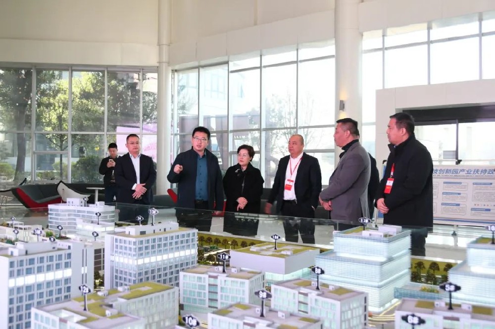 二七區(qū)政協(xié)黨組副書記王波帶隊蒞臨鄭投科技創(chuàng)新園調(diào)研指導(dǎo)