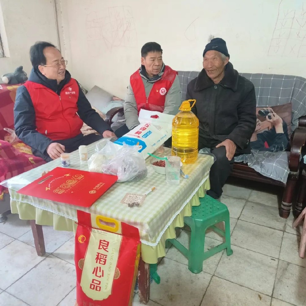 【精神文明建設】龍行龘龘迎新春，歲寒情深暖人心│鄭投產業園公司開展“我們的節日?春節”送溫暖活動