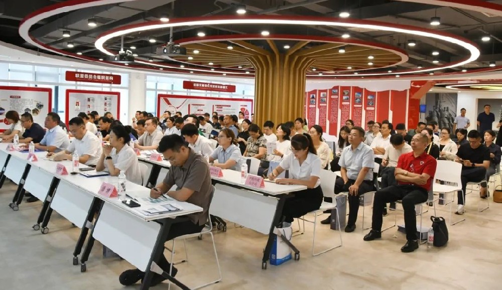 出海新機遇 二七新動能丨政策護航，金融賦能，認證筑基，企業出海，共繪二七區企業新藍圖主題宣講會在鄭投科技創新園成功舉辦