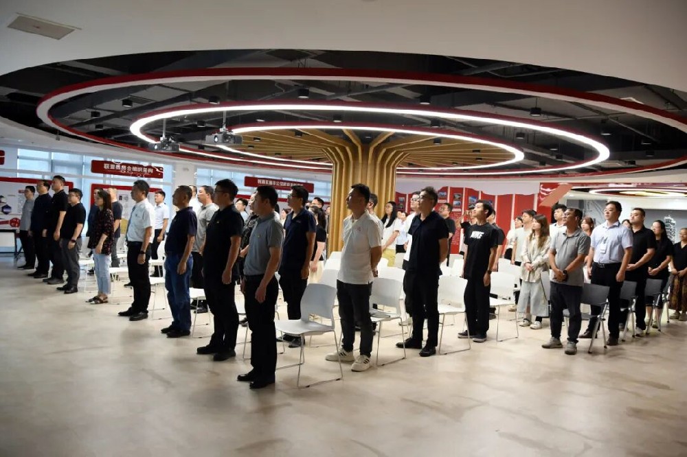 【黨建園地】鄭投產(chǎn)業(yè)園黨支部組織觀看紀(jì)念中國人民抗日戰(zhàn)爭暨世界反法西斯戰(zhàn)爭勝利80周年大會直播